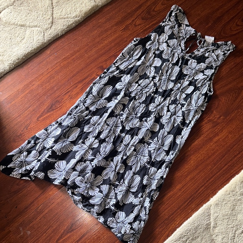Hamakua Elegant Black and White hibiscus Print Dress size XL with tie back